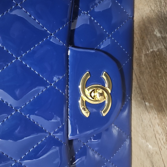 Elegant Blue Quilted Shoulder Bag - Picture 4 of 8